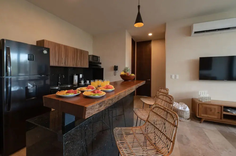 Two Bedroom Luxury Apartment by TuLuna