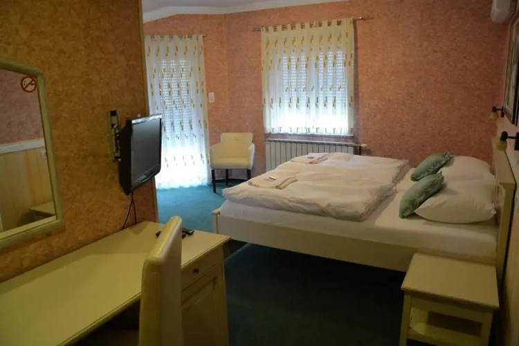 Standard Triple room with balcony