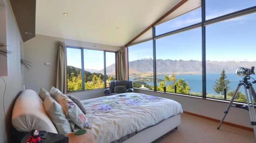 Aries Lake View Villa