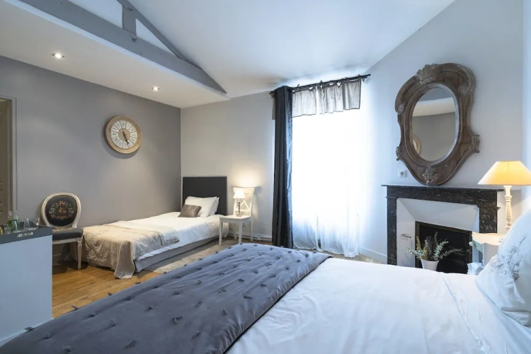 Standard Triple room