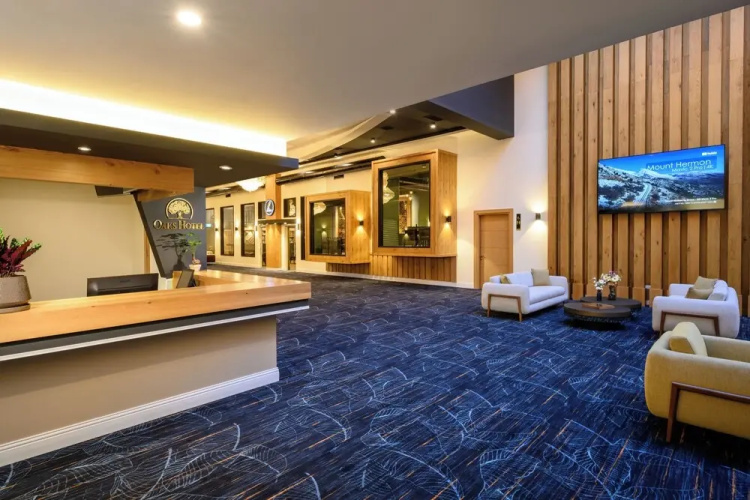 Oaks Hotel