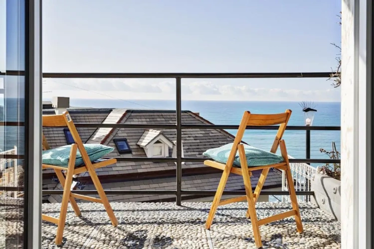Apartment with sea view