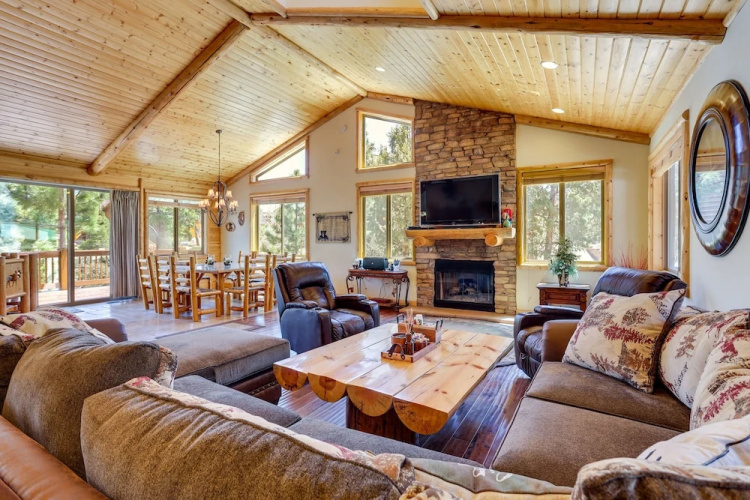 Elegant Big Bear Cabin Half Mi to Big Bear Lake!