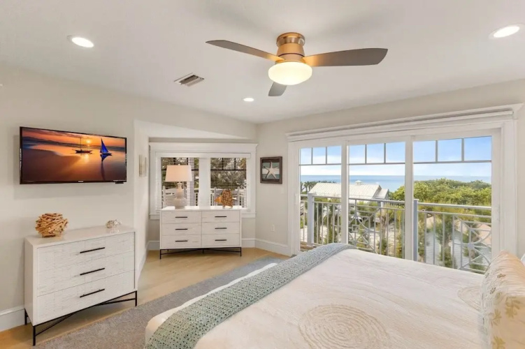 Seaside Haven 4 Bedroom Home by RedAwning