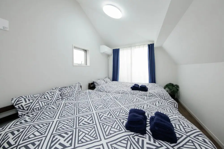 Higashi-Rokugo House WHITE by Tranova