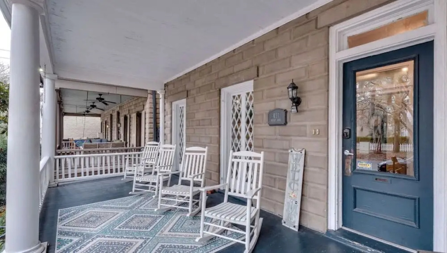 Comfortable Escape 2BR Historic Downtown