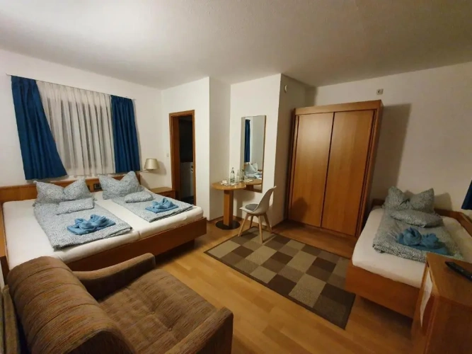 Standard Triple room