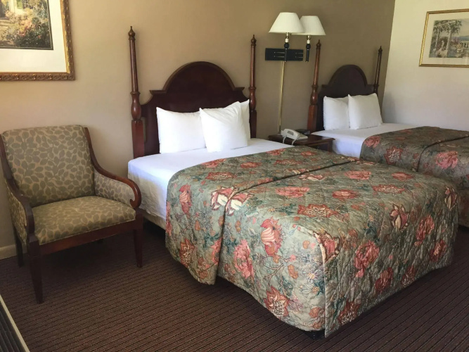 Elizabethan Inn