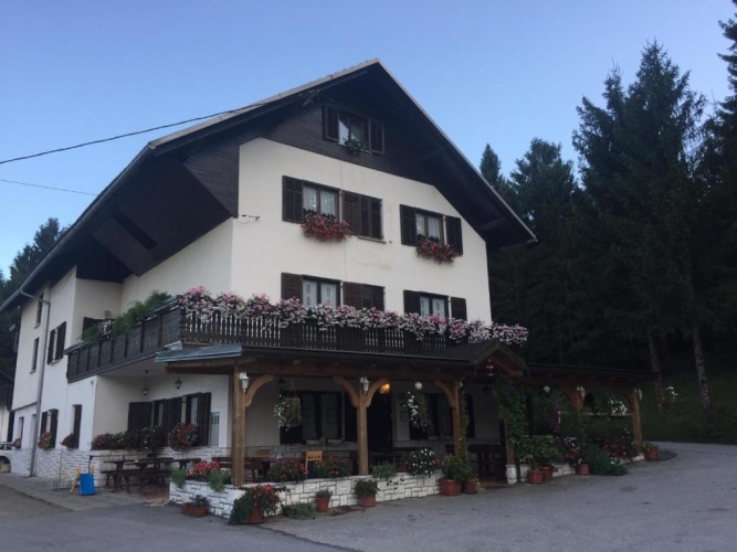 Standard Family room with balcony and with mountain view
