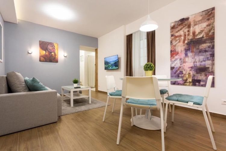 2 Bedrooms Apartment with view
