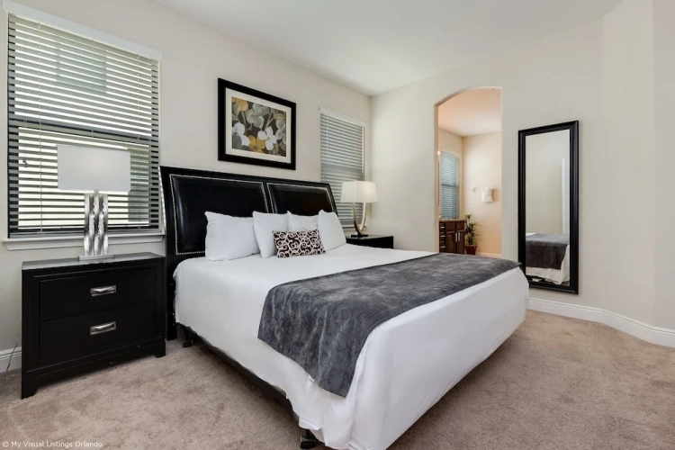 4 Bedrooms Villa