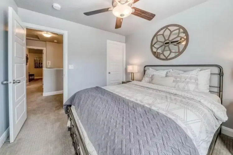 The Modern Villa - Pet Friendly 3 Bedroom Townhouse