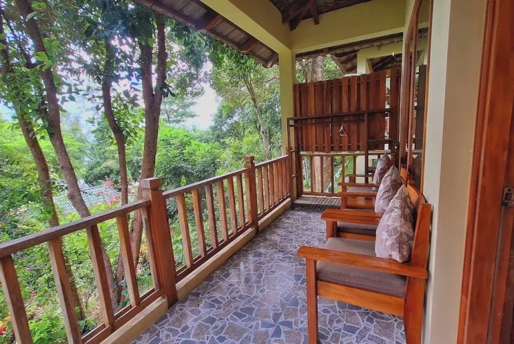 Deluxe Triple room with balcony and with garden view