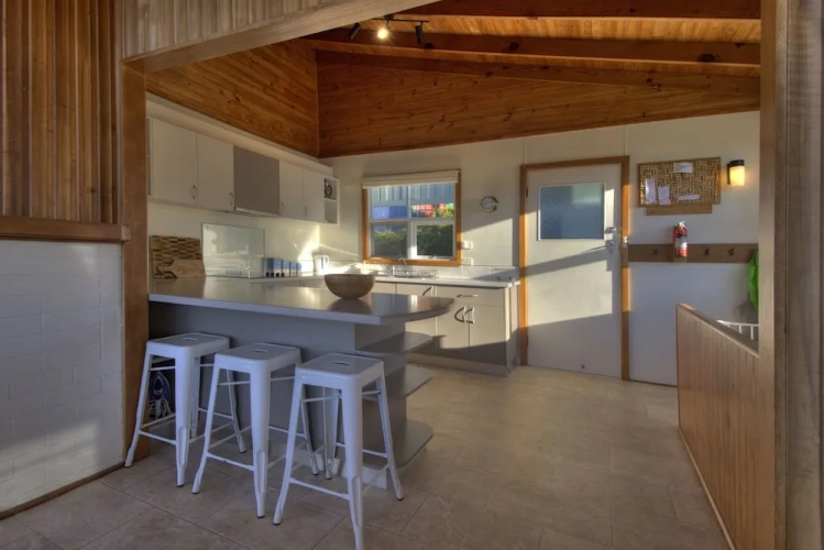 3 Bedrooms Cottage beachfront