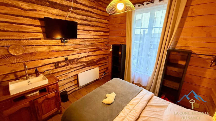 Cabin-style Nook for 2