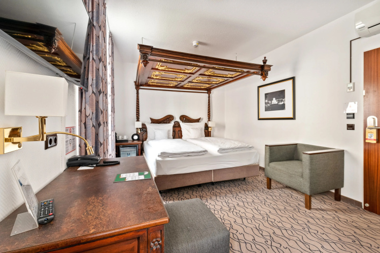 King's Hotel Center