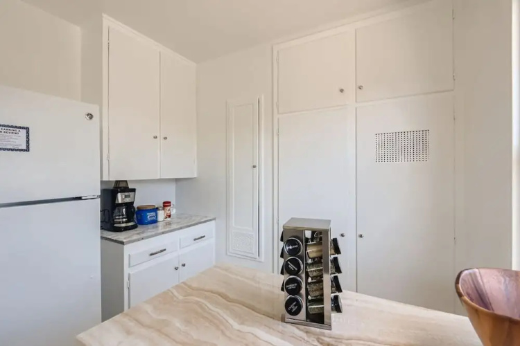Walk to Beach - King Apt In 1 Area - AB