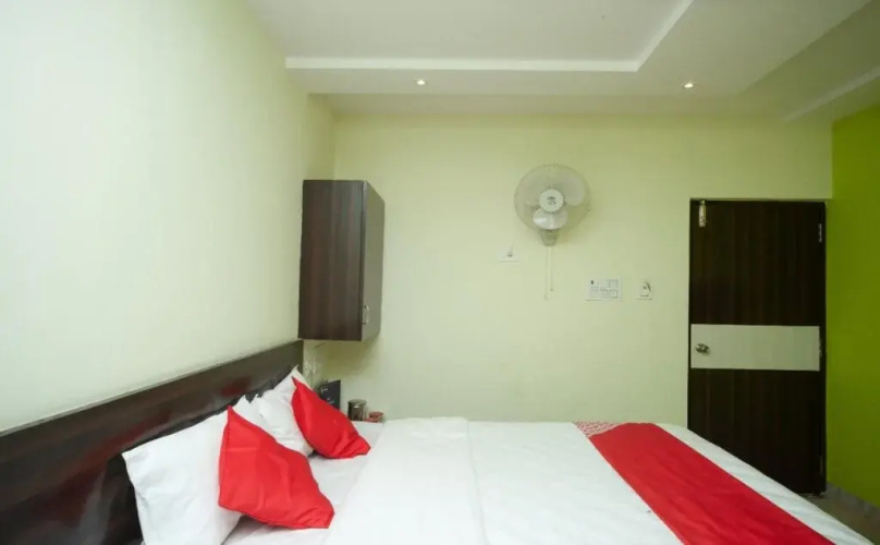 Sri Kumaran Residency By OYO Rooms
