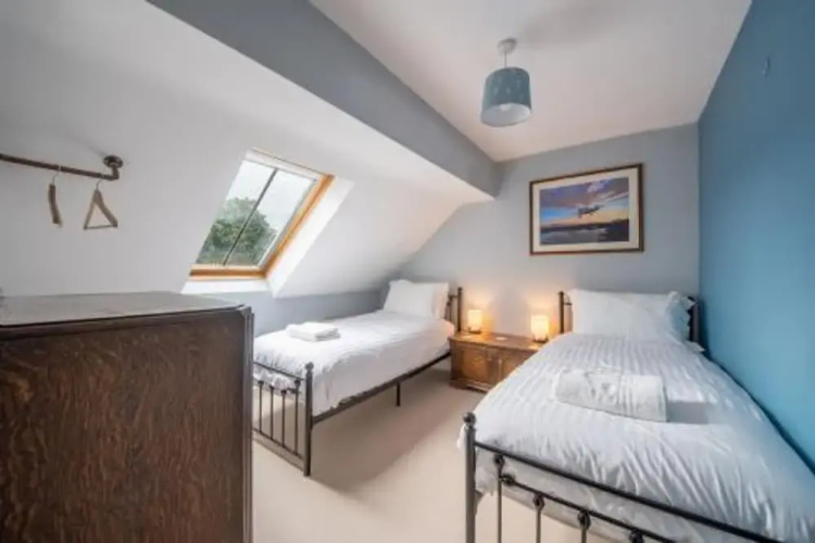 Host Stay Sparrow Cottage