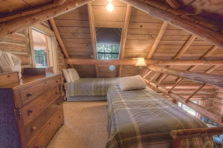 Zephyr Cabin 3 Bedroom Home by RedAwning