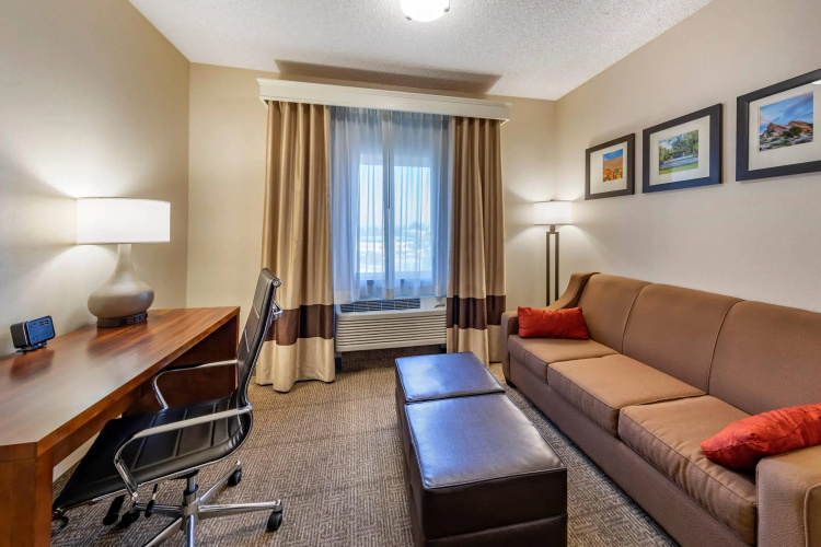 Comfort Suites Near Six Flags Magic Mountain