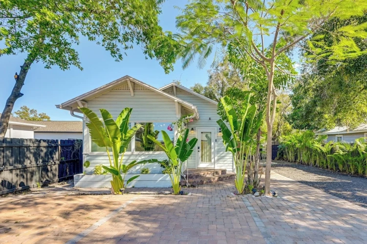 2 Bedrooms Cottage