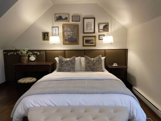 1 Bedroom Executive Suite with balcony and with lake view