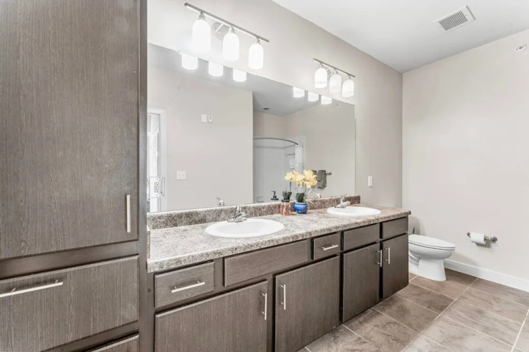 Prime Soco 2BR King Suite w Gympickleballlaundry