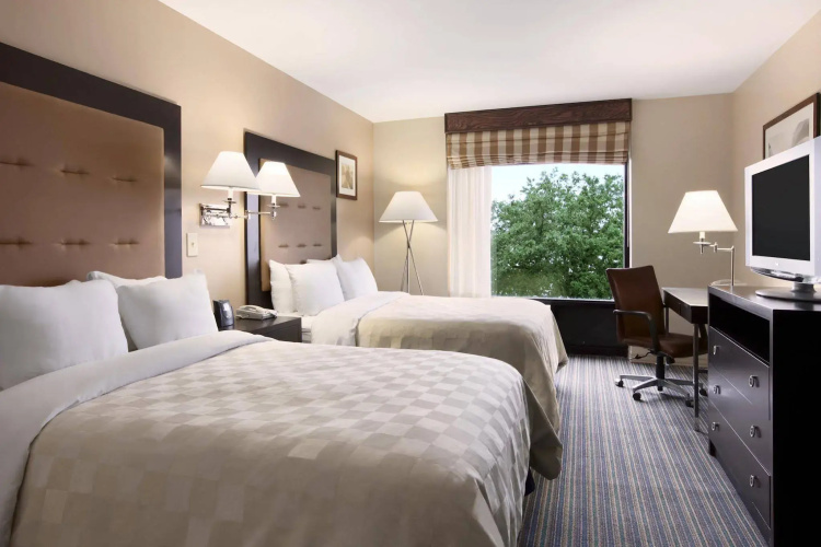 DoubleTree by Hilton New Bern Riverfront