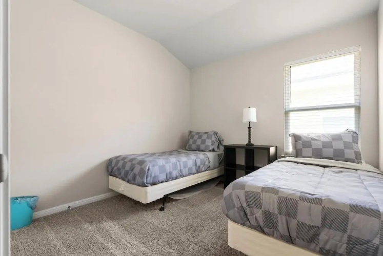 Charming 4BR Spacious Backyard in Hutto