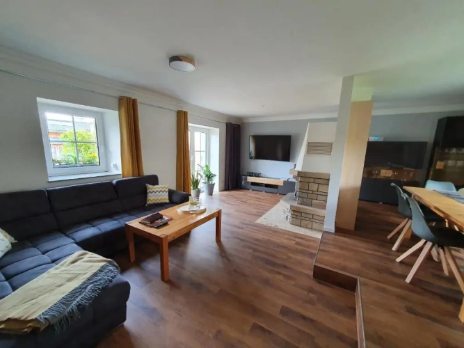 4 Bedrooms Cottage