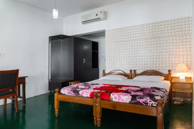 orchid lake view homestay