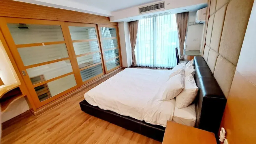 5B - 2 Bedroom Downtown Apartment With Shared Pool