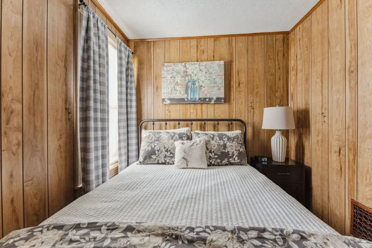 Snug Escape Close To Niagara Falls 2 Bedroom Home