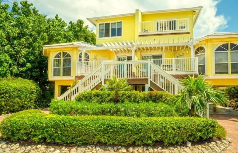 Ark 3 Bedroom Condo by RedAwning