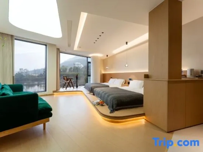 Standard Twin room with courtyard view