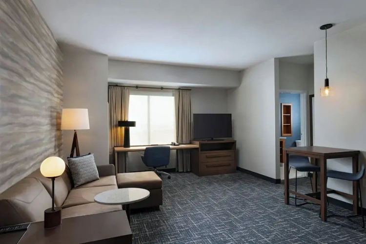 1 Bedroom Suite
