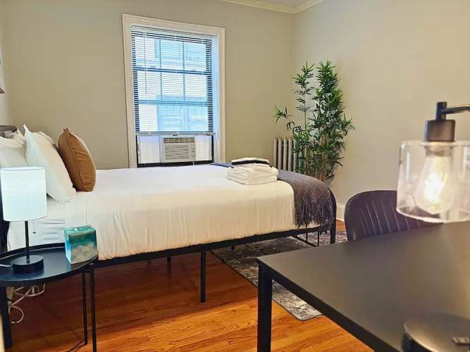 Furnished 1BR - Woodlawn 2W