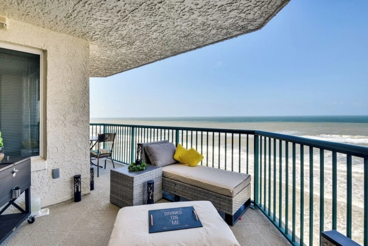 3 Bedrooms Apartment with balcony
