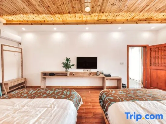 6 Bedrooms Villa
