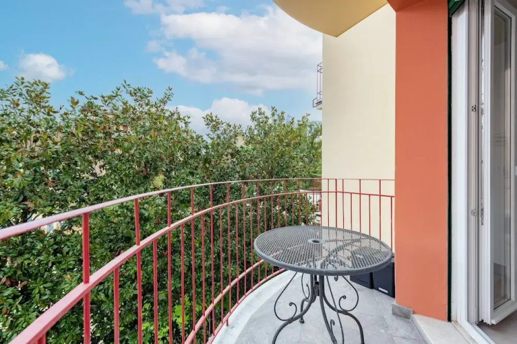 Blissful Flat for 6 Close To The Beach