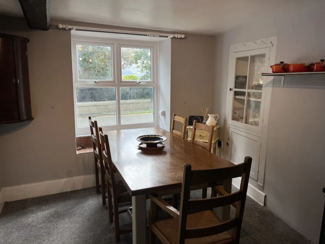 Traditional 3-bed Cottage, Log Burner & Sea Views!