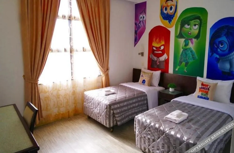 Holiday Hotel