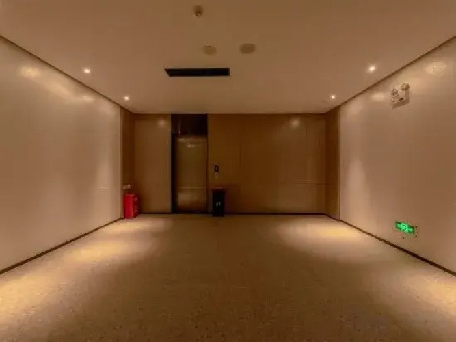VanFeel Hotel
