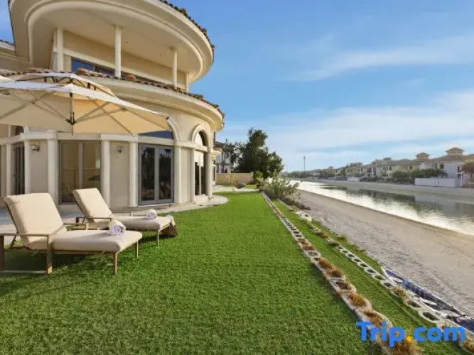 Luxury 5BR+M Private Villa | Direct Beach Access
