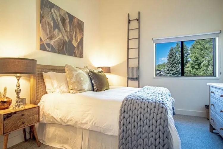 3bd-3ba Ski Chalet - Views + Resort Amenities!