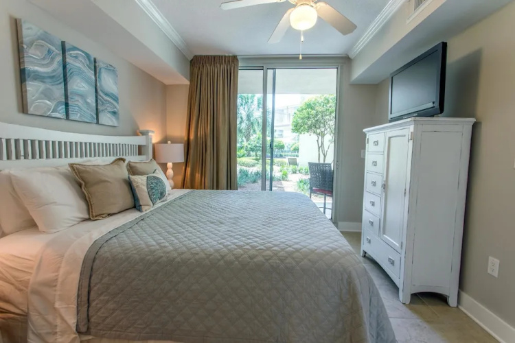 Waterscape A230 - 1 Br condo by RedAwning