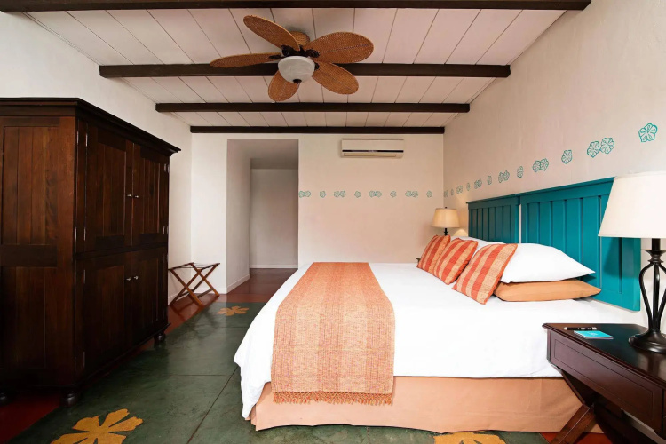 Isla de Flores Hotel