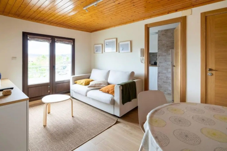 3 Bedrooms Apartment
