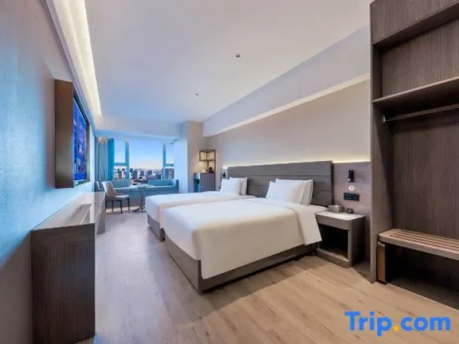 Standard Twin room with city view